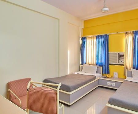 Hotel Aditya Rajkot Exterior foto