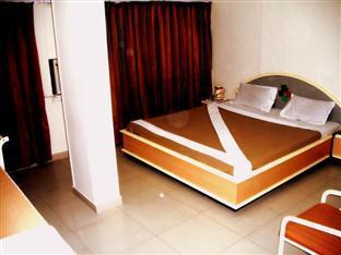 Hotel Aditya Rajkot Exterior foto