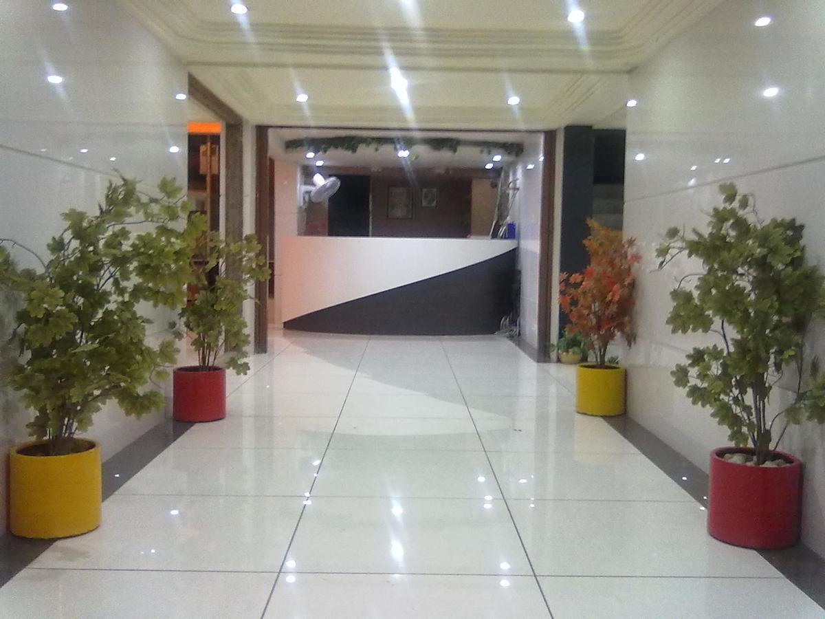 Hotel Aditya Rajkot Exterior foto