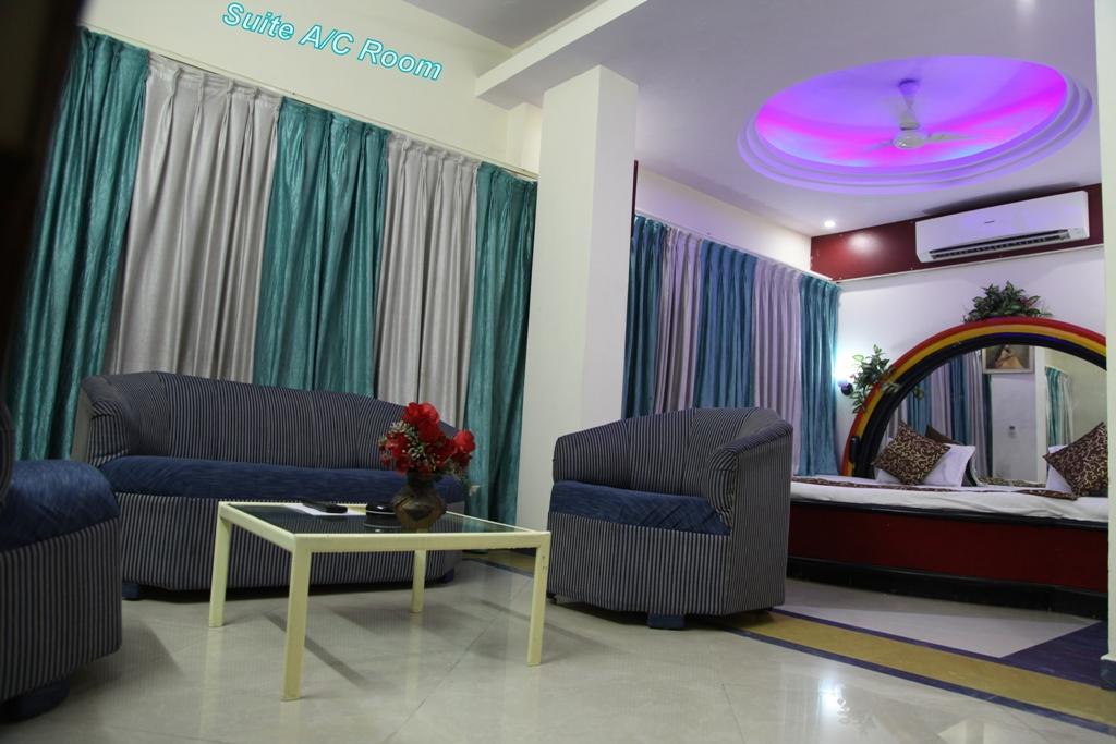 Hotel Aditya Rajkot Exterior foto