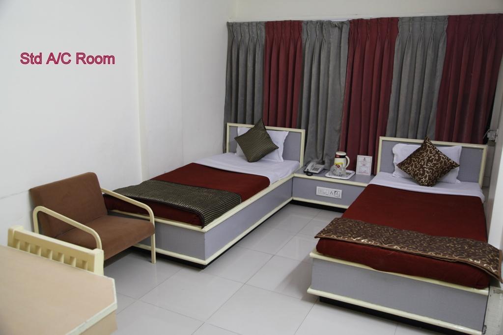 Hotel Aditya Rajkot Exterior foto